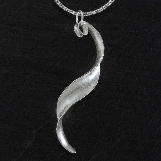 Ripple twisted silver necklace